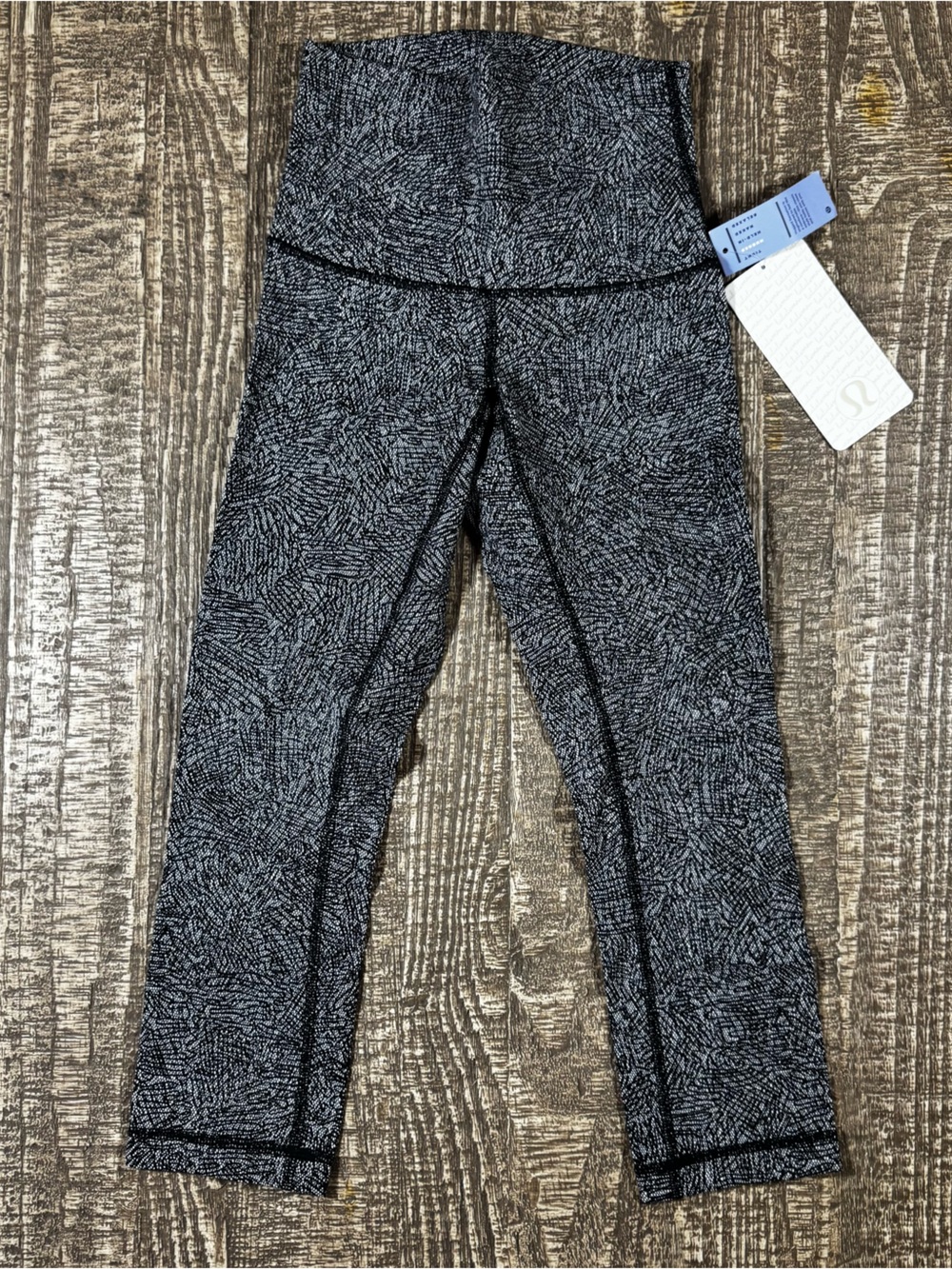 NWT Lululemon Wunder under crop HR*Fullux size 4